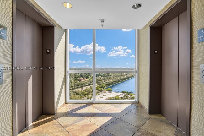 Building Photo - 2681 N Flamingo Rd