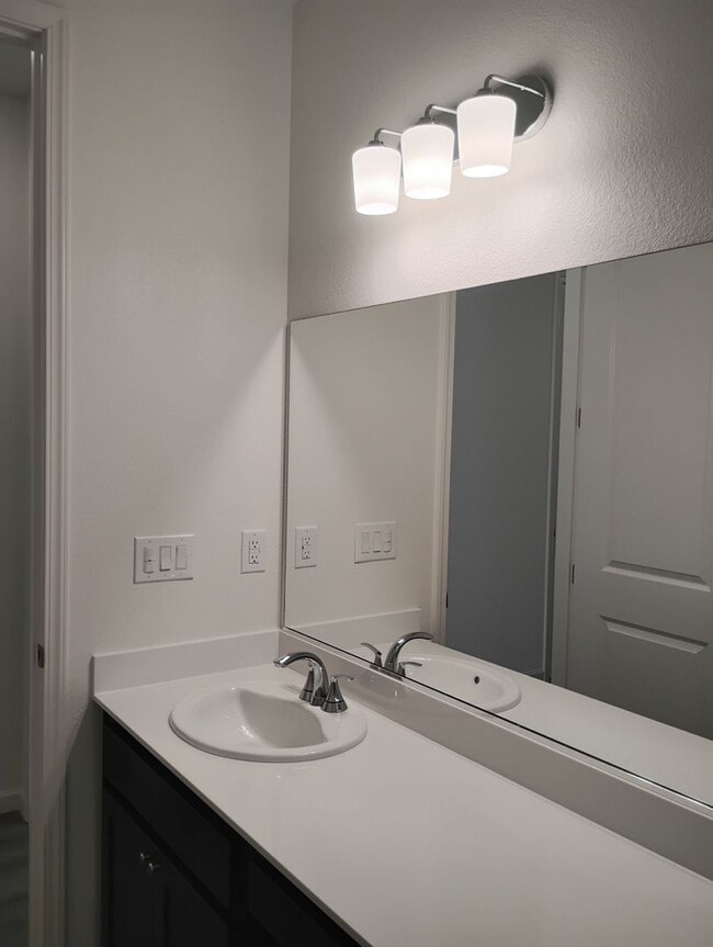 Building Photo - Brand-New 4-Bedroom Home for Rent in Hughson – Built 2025