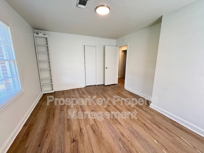 Building Photo - 703 Briarcliff Rd