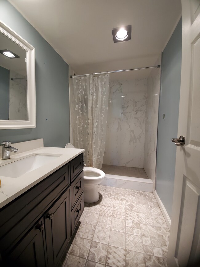 Bathroom - 801 Franklin St