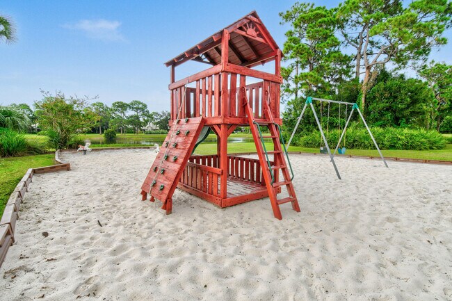 Building Photo - 715 SW St Vincent Cove