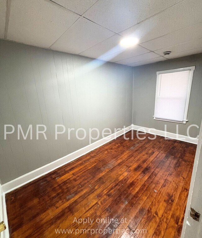 Building Photo - 516 S 16th St