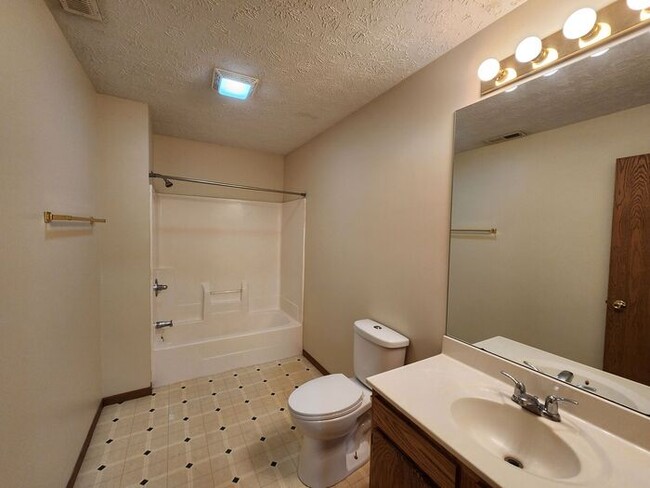 Building Photo - 2 BR Upper Apartment - Pets Welcome!