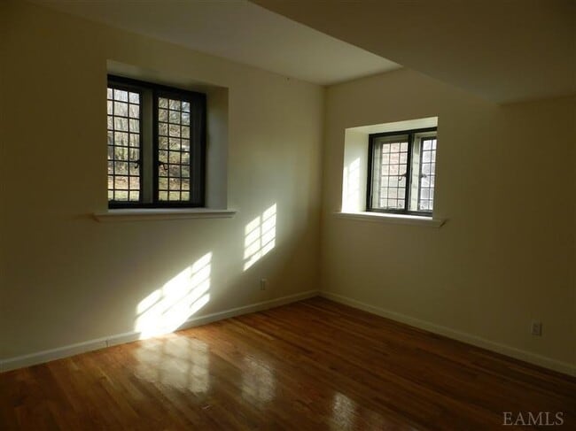 Building Photo - 108 Chateau Rive