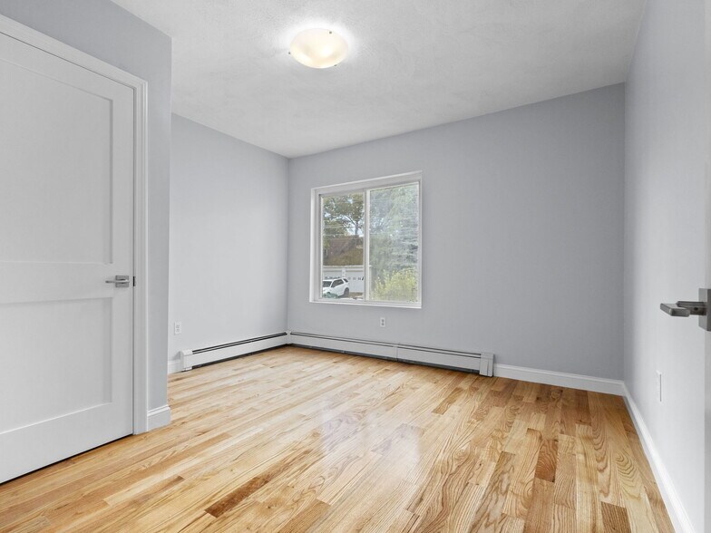 Building Photo - 17 Tesla Ave