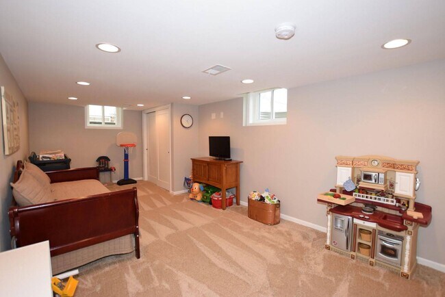 Building Photo - 5116 N Hollywood Ave