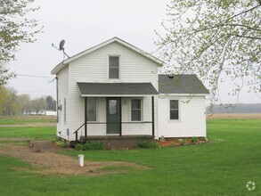 Building Photo - 2 Bedroom Farmhouse in Vicksburg