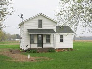 Building Photo - 2 Bedroom Farmhouse in Vicksburg