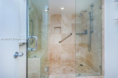 Building Photo - 609 Ocean Dr