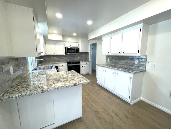 Building Photo - Charming updated 3-bedroom home with a/c near Victor Park