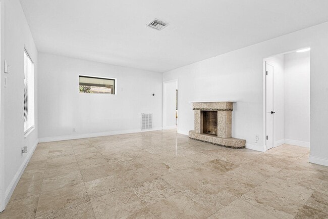 Building Photo - 1430 NE 16th Ave