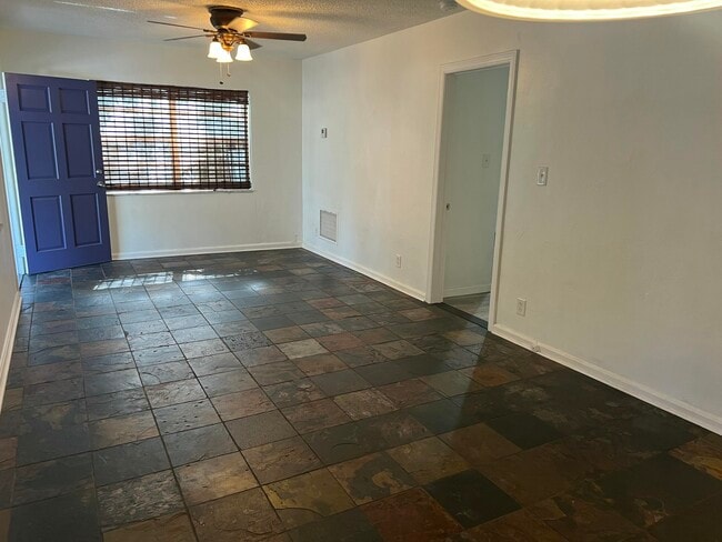 Building Photo - 132 E Central Blvd