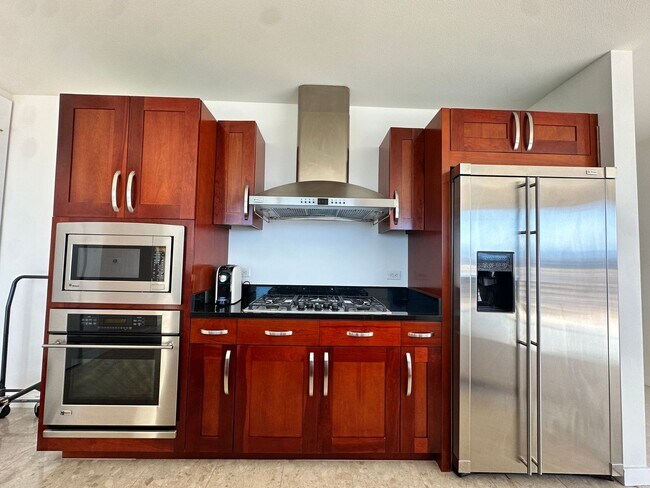 Building Photo - 4525 Dean Martin Dr