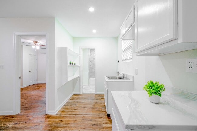 Building Photo - 7815 Encinita Dr