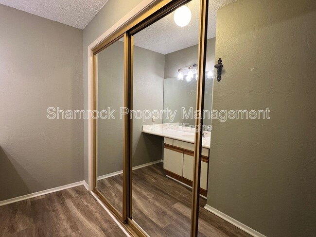 Building Photo - 1102 Chapel View Dr