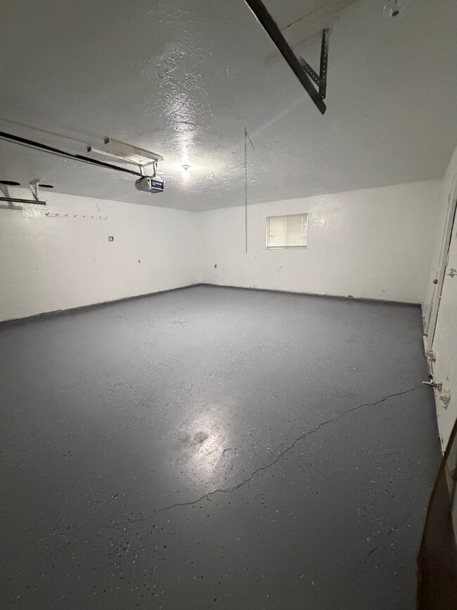 Building Photo - 14606 Riverside St