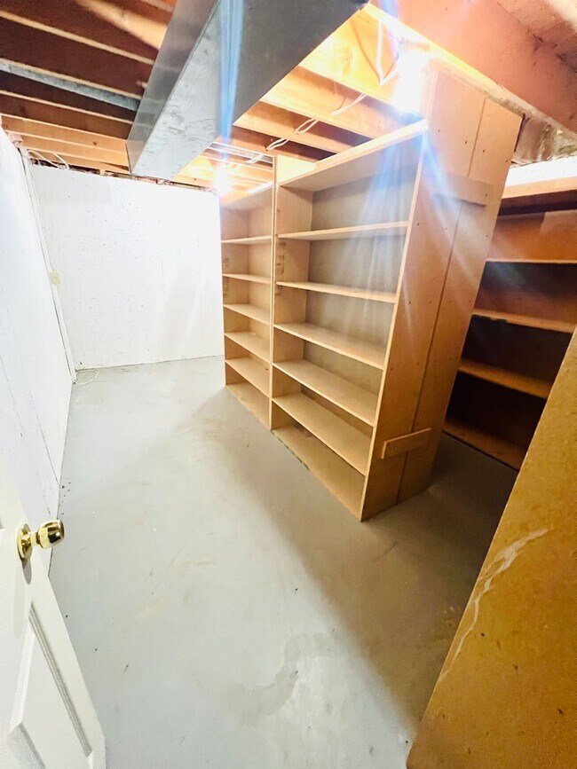 Building Photo - Beautiful 4 Bedroom 3-Bathroom Home