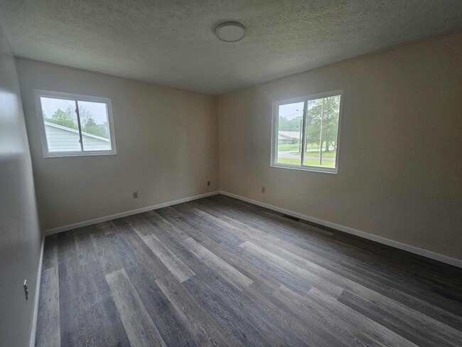 Building Photo - Ravenna 2-bedroom 1 bath Duplex