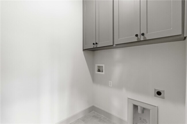 Building Photo - 970 Trestle Ln