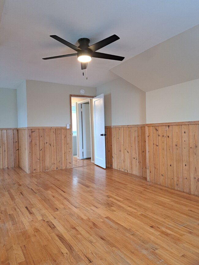 Building Photo - 1029 Yale Ave