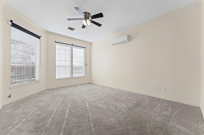 Building Photo - 1914 Rosebay Ct