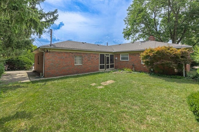 Building Photo - 1822 W Schantz Ave
