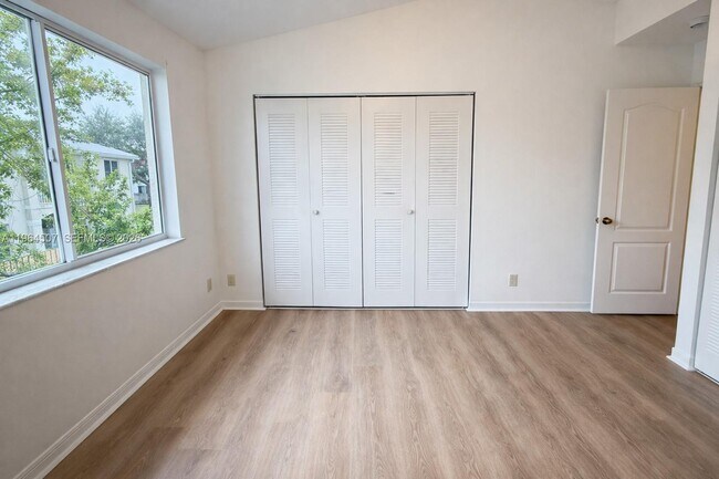 Building Photo - 835 NE 212th Terrace