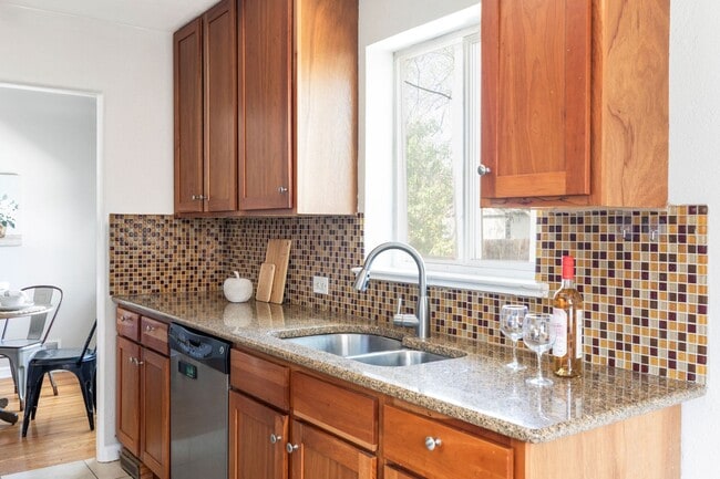 Building Photo - Spectacular 3-Bedroom, 2-Bathroom Home – M...