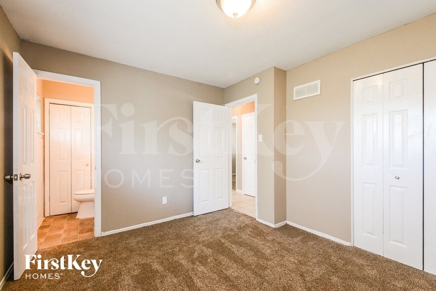 Building Photo - 712 Undercliff Dr