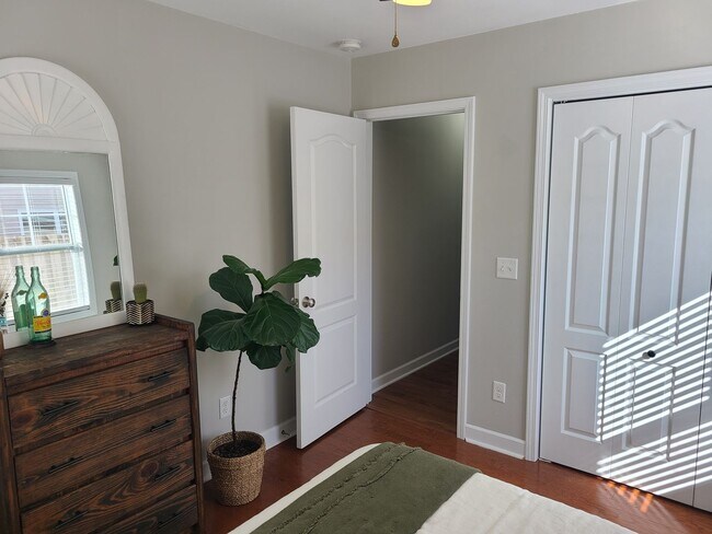 Building Photo - 3 Bedroom, 2 bath home located in The Land...