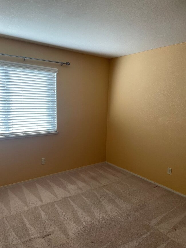 Building Photo - BEAUTIFUL 2 STORY IN FOLSOM WITH 4 BED, 3 ...