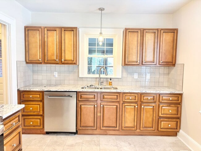 Building Photo - Spacious 3 Bedroom in Reidsville with an Office- Newly Renovated - Lawncare Included!