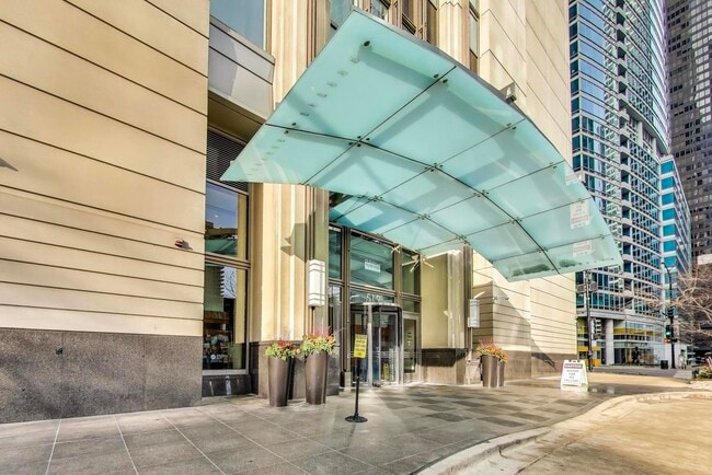 Building Photo - 512 N McClurg Ct