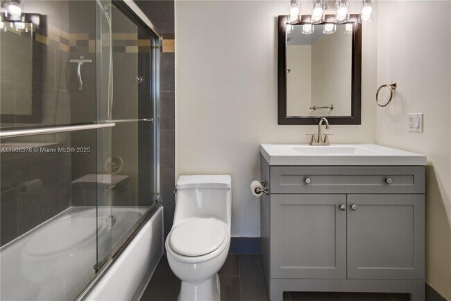 Building Photo - 7601 E Treasure Dr