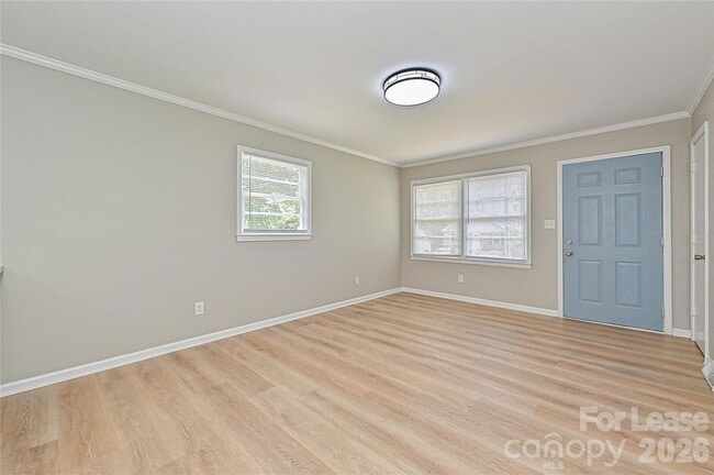 Building Photo - 321 Hamilton Dr NE