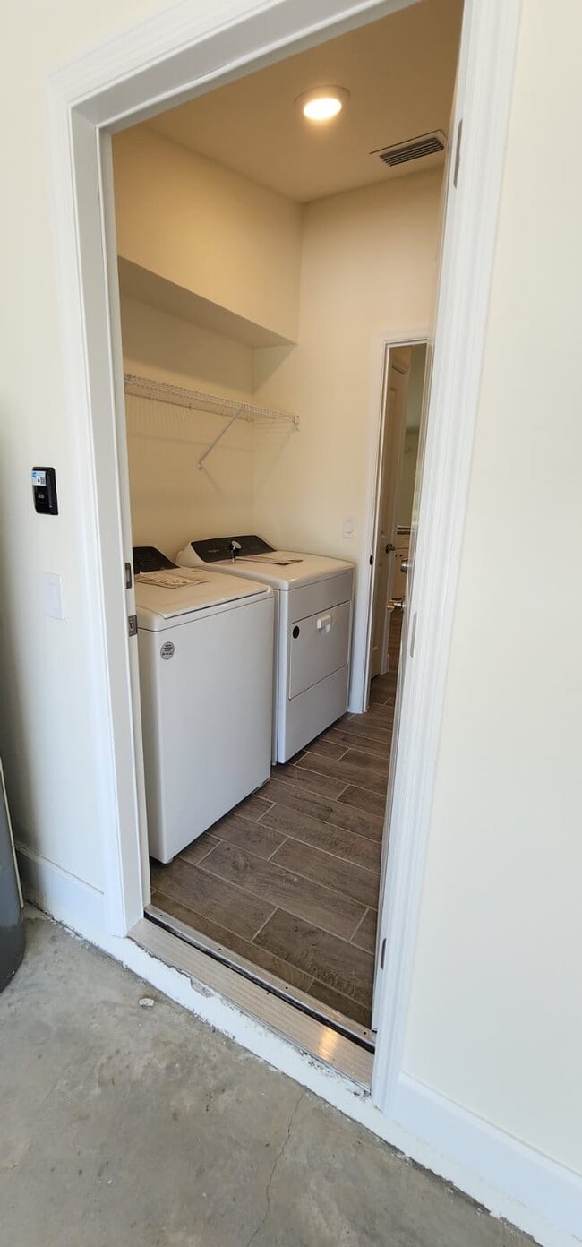 Building Photo - 2513 43rd St SW