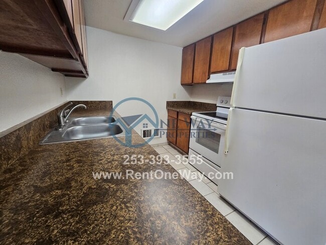 Building Photo - 18601 4th St E