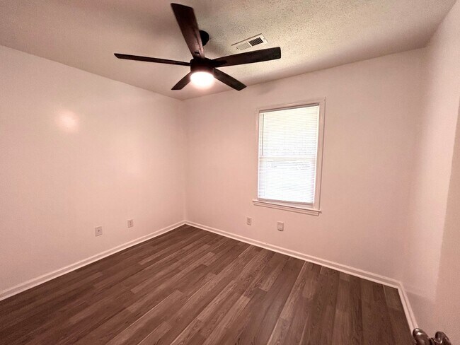 Building Photo - Beautifully Renovated 3BR Home in Summerville