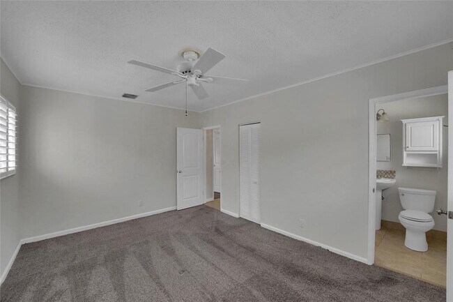 Building Photo - 2725 SE 5th Ct