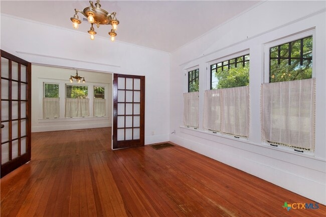 Building Photo - 620 Rogers St