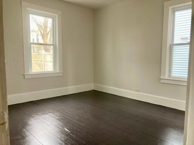 Building Photo - 16 Woodlawn St