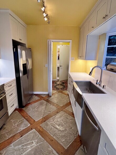 Kitchen, Pantry - 219 Winchester Ave