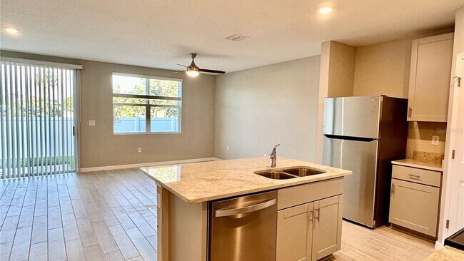 Building Photo - 5852 Ocean Isle Dr