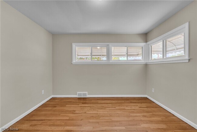 Building Photo - 29210 Green Dr
