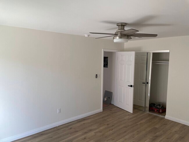 Building Photo - 1385 N Marengo Ave