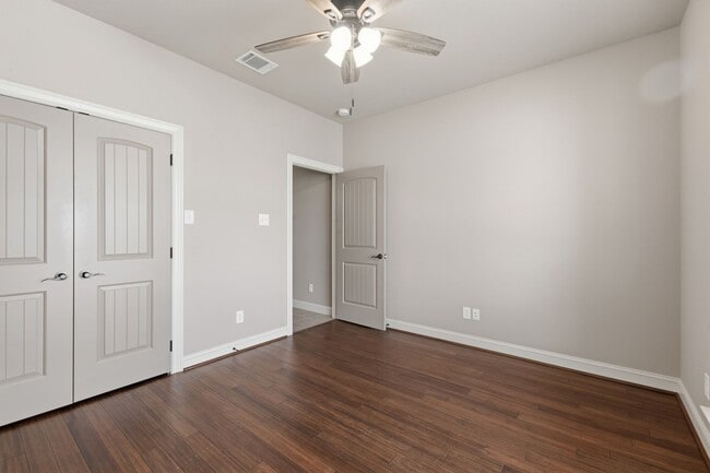 Building Photo - Spacious 3 Bed, 2 Bath House in Edelweiss Gartens Available Now!