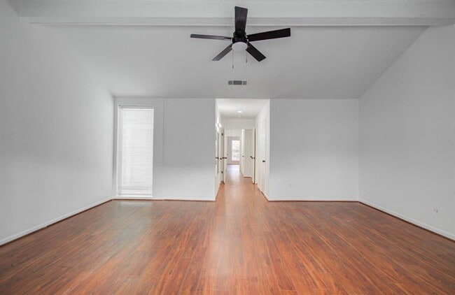 Building Photo - 5867 Sugar Hill Dr