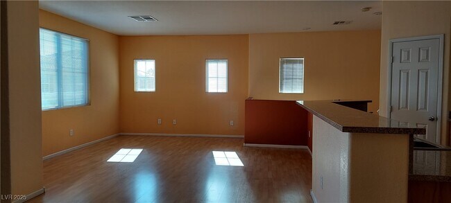 Building Photo - 3913 Sweet Pine St