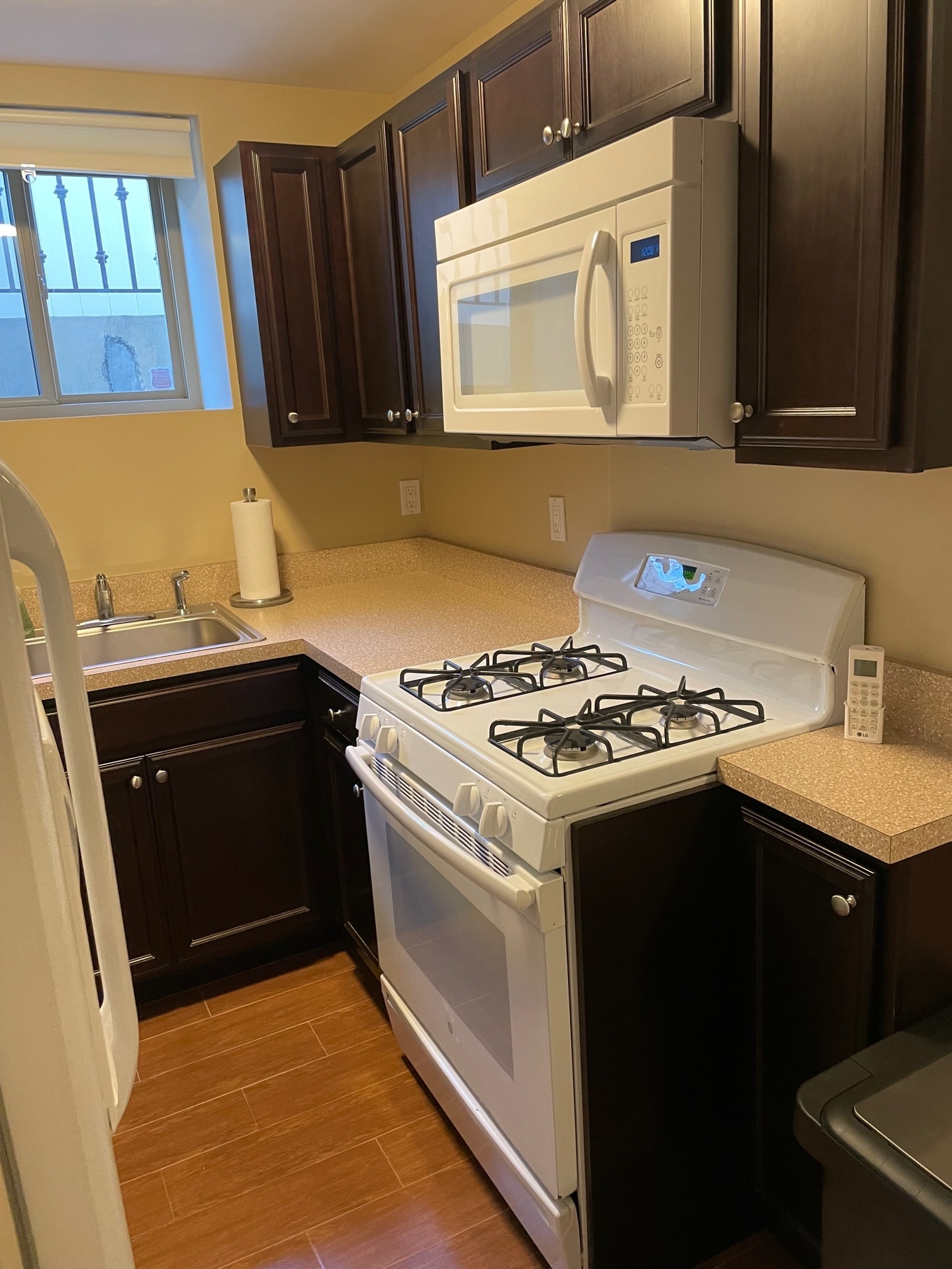 Kitchen - 69 Parkwood Ave