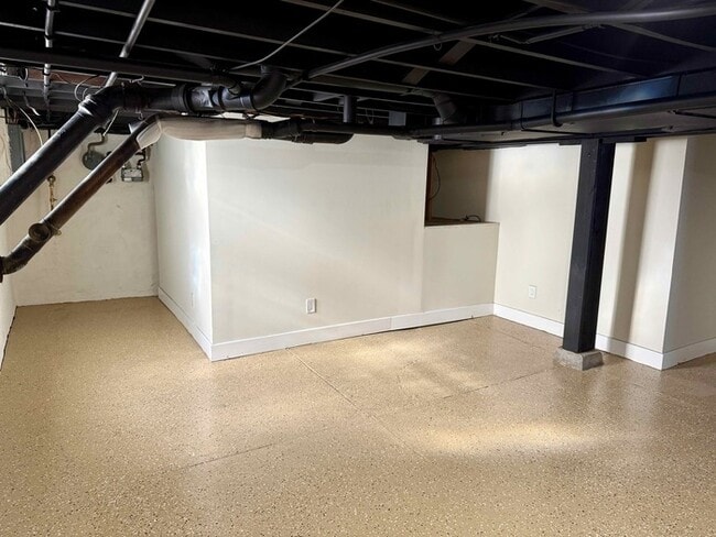 Building Photo - Beautifully Renovated 3 Bed 1 Bth Home in Webster Schools